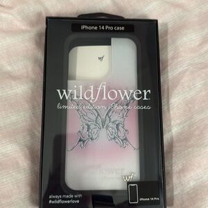 NWT Wildflower Silver Butterfly Aura iPhone 14 Pro Case